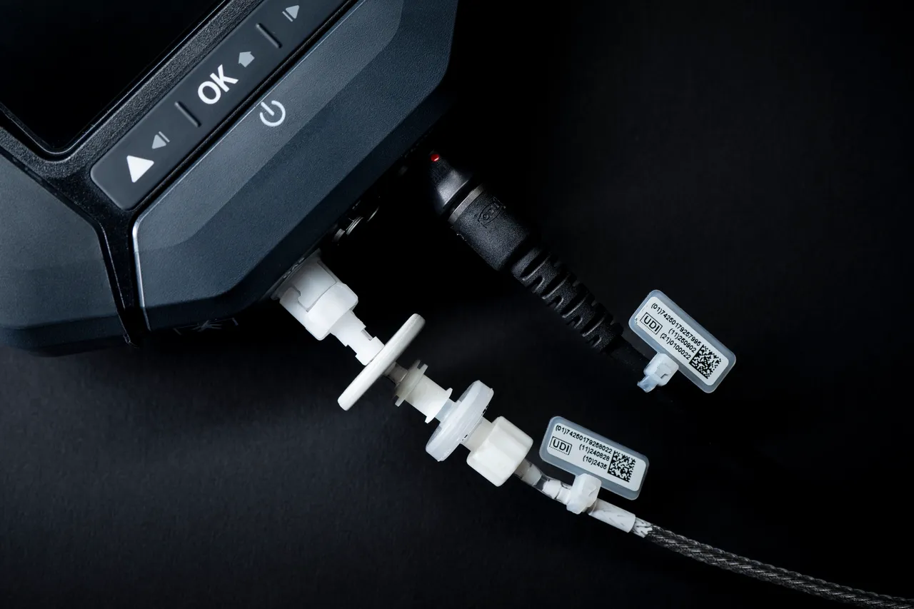C2in1 MU Close Up Anschlüsse mit Stecker