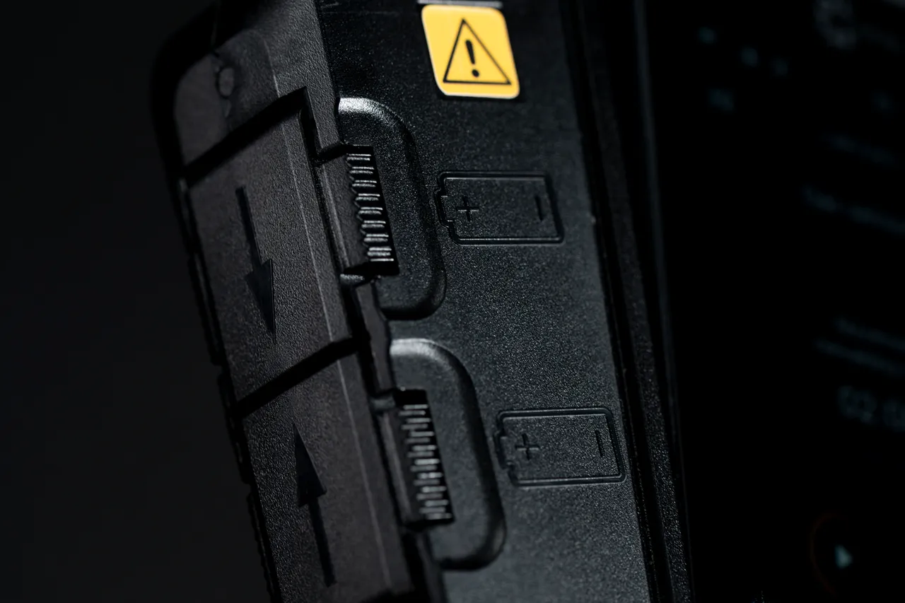 C2in1 MU Battery Close Up