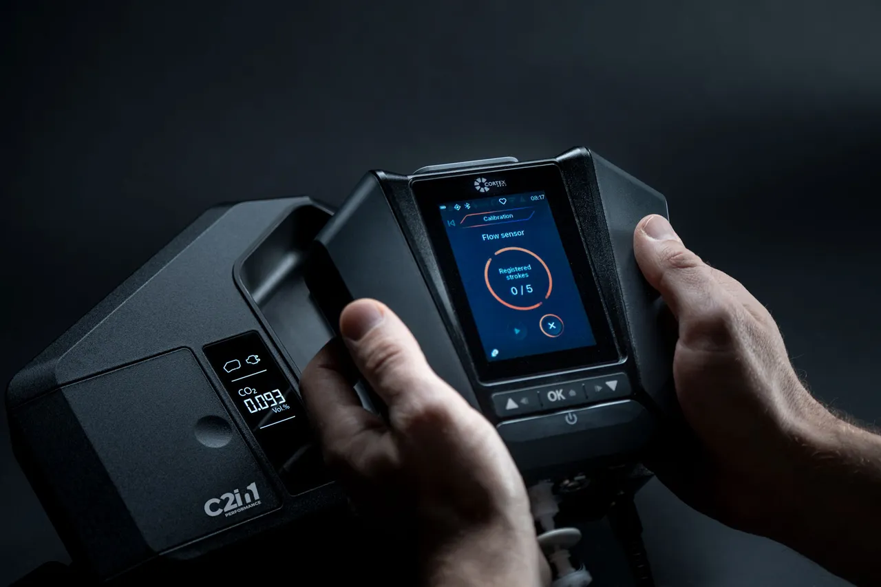 C2in1 performance in der Hand